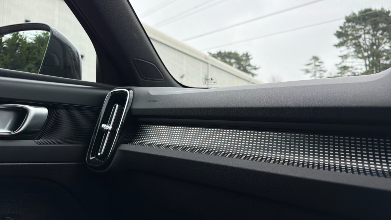 Volvo XC40 2.0 B4P Plus Dark 5dr Auto Petrol Estate